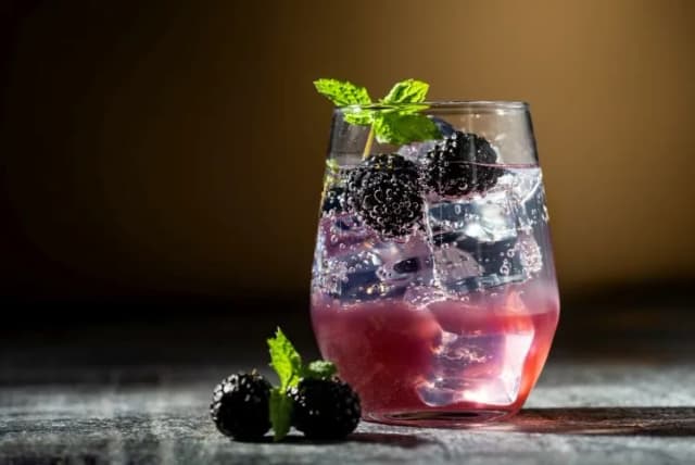 Najlepsze drinki z ginem, które zaskoczą Twoich gości Najlepsze drinki z ginem, które zaskoczą Twoich gości