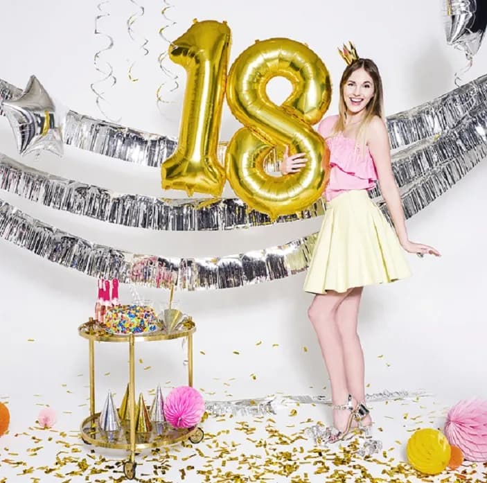 Wzruszające życzenia na 18: Jak uczcić dorosłość ze łzą w oku? Wzruszające życzenia na 18: Jak uczcić dorosłość ze łzą w oku?